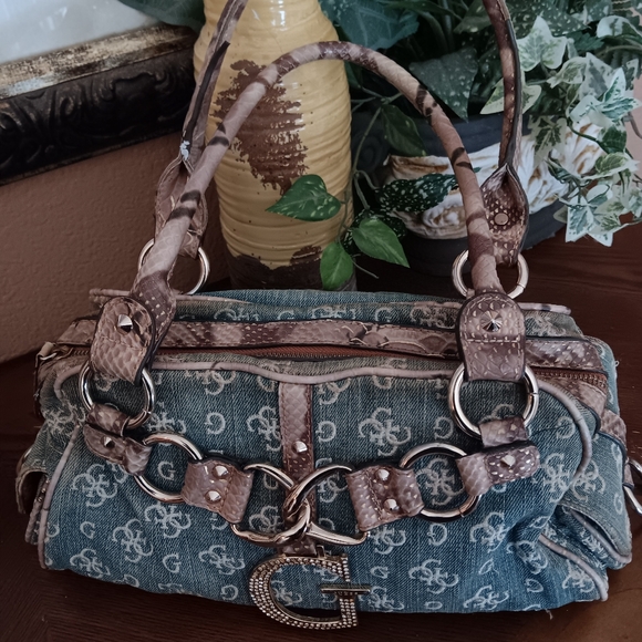 Handbags - Picture 7 of 13